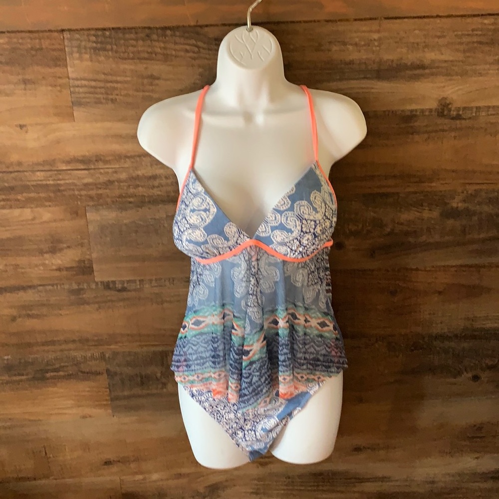2 pc bathing suit with attractive accents